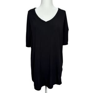 Time and Tru Black Curved Hem Tee Size M
